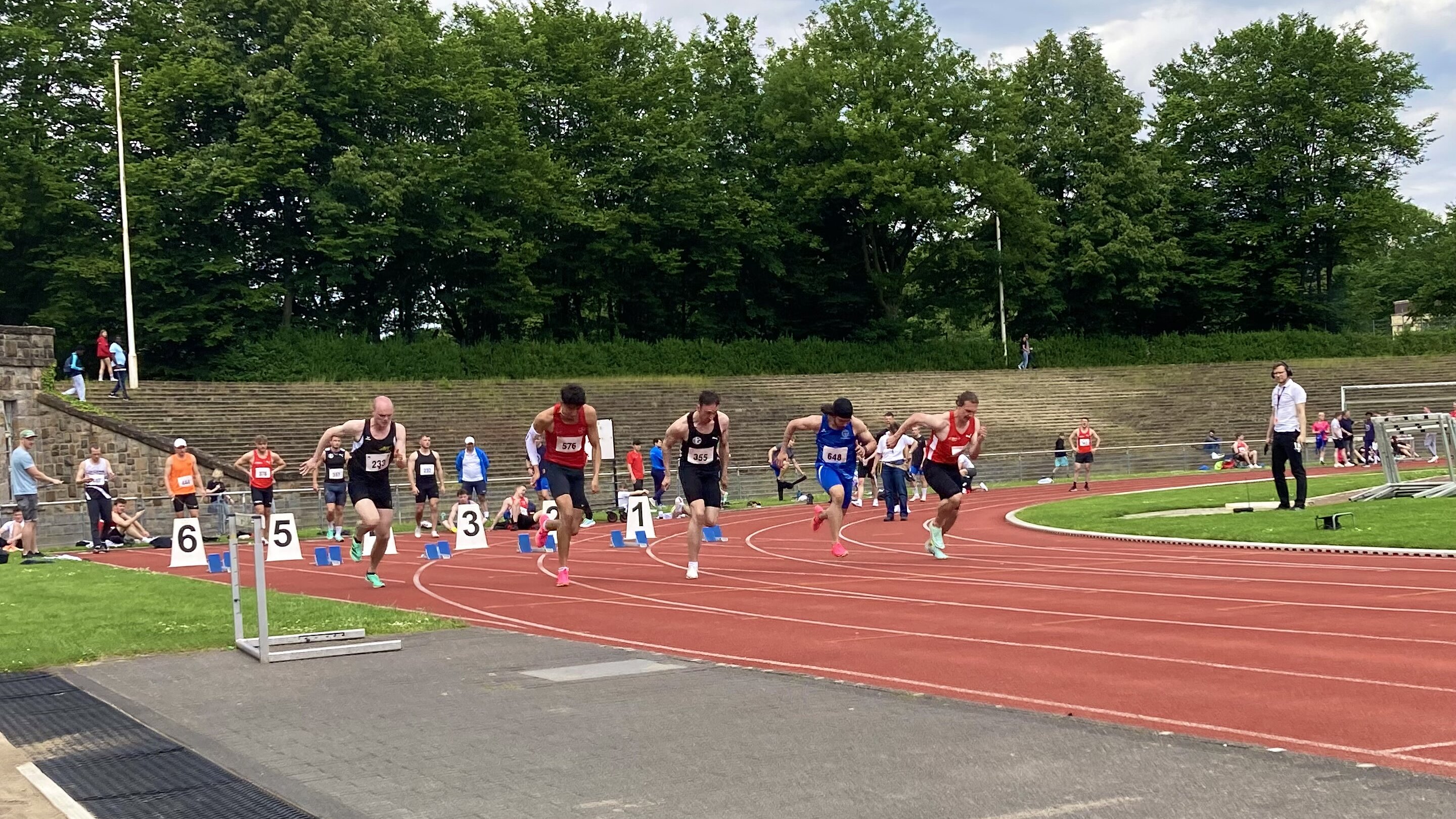 Sprinter im Leichtathletik-Stadion Gladbeck